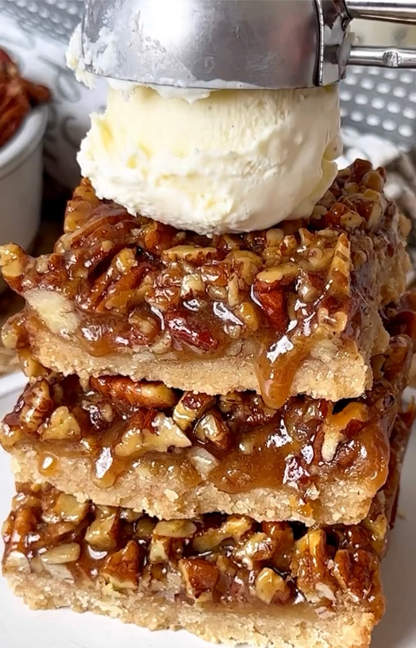 Delicious Gooey Pecan Pie Bar Recipe | Christmas Dessert Ideas